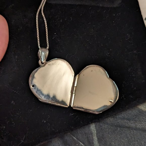 Heart Locket - Picture 2 of 4
